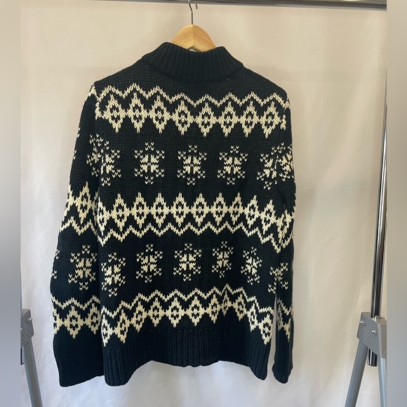 Comfy, thick knit style sweater. Zip up winter design. - Picture 2 of 2